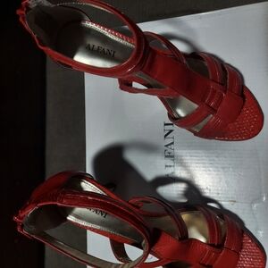 Women dress sandals. Used, but in great condition.